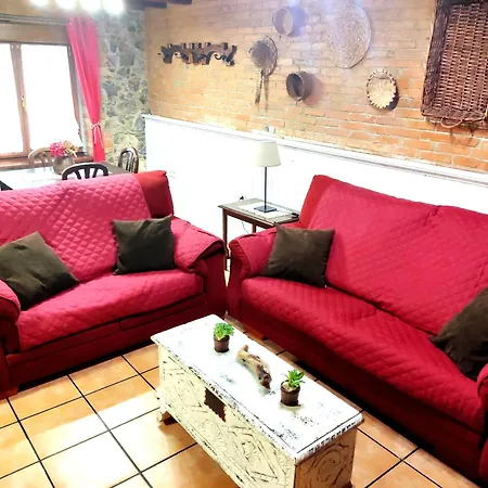 Casa La Cobaraza 利亚内斯